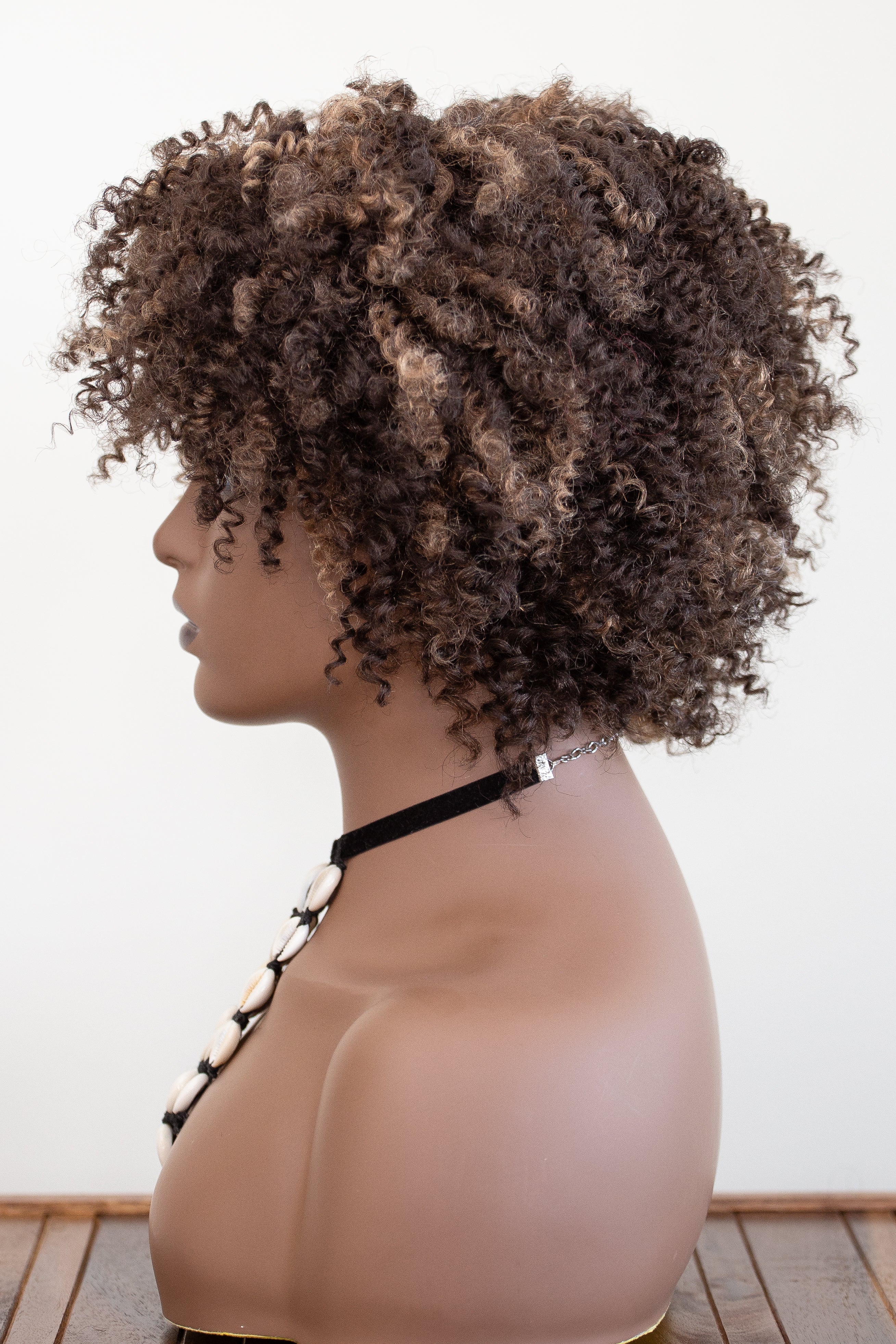 side view Ashanti wig brown with golden highlights